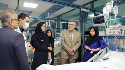عیادت وزیر بهداشت از مجروحان حملات رژیم صهیونیستی بستری در بیمارستان