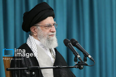 حضرت آیت‌الله خامنه‌ای: آمریکایی‌ها بدانند ملت ایران تسلیم‌شدنی نیست/ تمجید از رفتار مردم