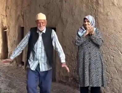 آواز خوشحالی؛ پیرمرد یهو از ذوقش جوری پا میشه کرمانجی میرقصه حاج خانومم همراهیش میکنه