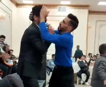 آواز عجیب مجیب؛ مرده با ده من ریش و سبیل با آهنگ نرو مریم میرقصه پای خواننده رو گرفته