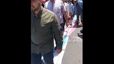 مردم در تهران پرچم «اسرائیل و آمریکا» را زیرپا گذاشتند (فیلم)