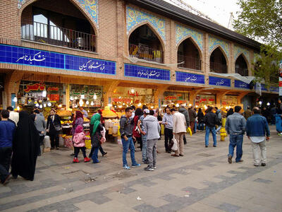عرضه نکردن کالاهای اساسی اخلال در نظام اقتصادی است