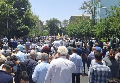 حضور گسترده نمازگزاران تهرانی در دانشگاه و خیابان‌های اطراف - تسنیم