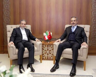 گفت‌وگوی عراقچی و وزیر خارجه ترکیه در حاشیه  نشست سازمان همکاری اسلامی