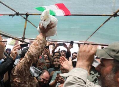 شهید۲ ماهه ایران در آغوش مادر شهیدش آرام گرفت - شهروند آنلاین