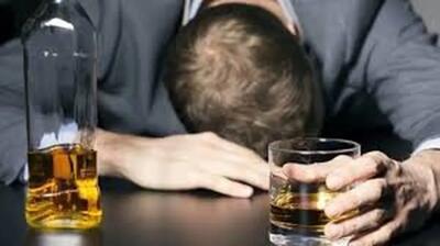 مشروبات الکلی دست‌ساز در کرمان یک فوتی و ۱۵ نفر را مسموم کرد