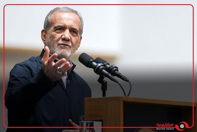 حضور مسعود پزشکیان رئیس‌جمهوری در تجمع دانشجویی- مردمی در محکومیت تجاوز آمریکا در میدان انقلاب تهران