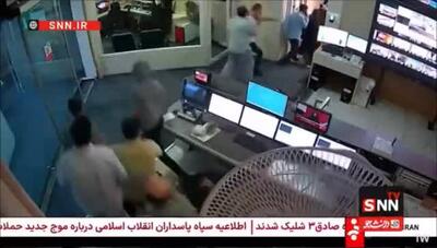 پشت صحنه استودیو شبکه خبر زمان شلیک موشک به صدا و سیما
