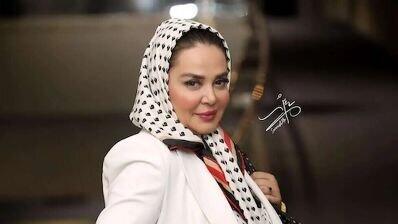 پوشش و ژست عجیب بهاره رهنما در میان گلها + عکس جدید