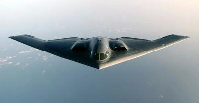 بمب افکن B-2 Spirit چه قابلیت هایی دارد؟ بال پرنده ۲ میلیارد دلاری و گران‌ترین هواپیمای نظامی جهان