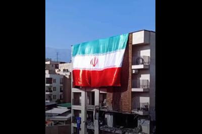 نصب پرچم ایران در محل اصابت موشک ها  در تهران  | ویدئو