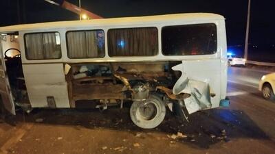 مصدومیت ۱۵ نفر درپی واژگونی مینی‌بوس در محور شاهین‌دژ به تکاب