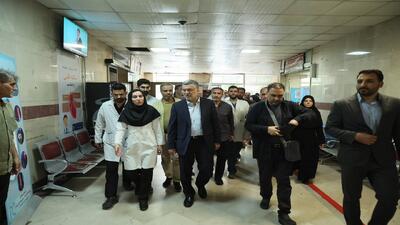 بازدید وزیر بهداشت از دو بیمارستان و سرکشی از مجروحان جنایت‌های صهیونیست‌ها