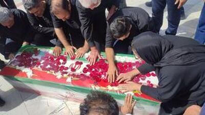 پیکر عبدالحمید مینوچهر به خاک سپرده شد