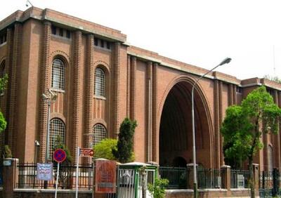 حفاظت جنگی از مجسمه داریوش در موزه ملی ایران