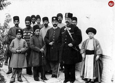 عکس/ سیدجواد امامی در کنار پدربزرگ اش ناصرالدین شاه ۱۳۴ سال پیش در لباس طلبگی | اقتصاد24