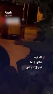 ببینید؛ پول پاشی سربازان اسرائیلی در خیابان‌های الخلیل