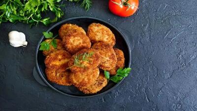 طرز تهیه کتلت مرغ شمالی؛ دستور پخت خوشمزه و سبک بدون سیب‌زمینی