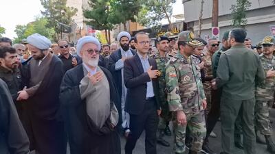 تشییع پیکر شهید «میلاد ملک» بر روی دستان مردم شاهرود