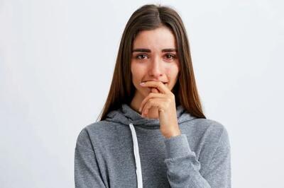 چرا وقتی نباید بخندیم ، خندمون میگیره ؟