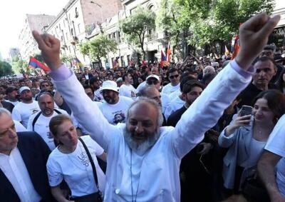 ببینید | اسقف اعظم باگرات گالستانیان، به اتهام کودتا در ارمنستان بازداشت شد