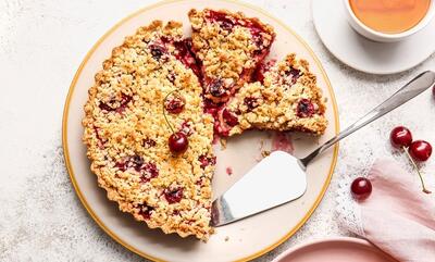 طرز تهیه کرامبل آلبالو+ نکات و فوت‌و‌فن ها