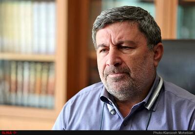 تقدیر الیاس حضرتی از محمود کریمی / اینکه توجه ویژه ای به موضوع وطن داشتید، قابل قدردانی است