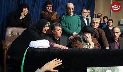 عکس/ گریه سید حسن خمینی در کنار پیکر هاشمی رفسنجانی | اقتصاد24
