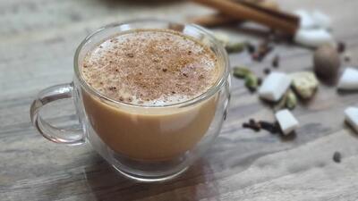 طرز تهیه چای ماسالا با شیر ناگیل