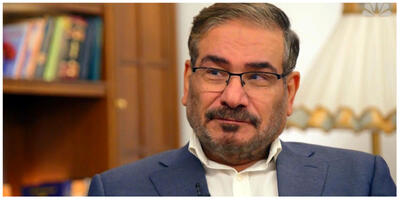 گپ‌وگفت شمخانی با مردم در مراسم تشییع پیکرهای شهدای اقتدار ایران+ تصاویر