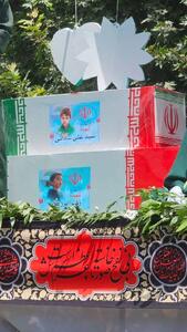 عکس/ صحنه دردناک از تابوت کودکانه شهید سیدعلی ساداتی و شهیده زهرا برزگر | اقتصاد24