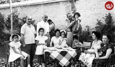 عکس/ دورهمی نصیری رئیس ساواک و خانواده اش ۶۴ سال پیش در حیاط خانه شخصی اش | اقتصاد24