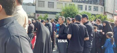 عکس/ حضور پرویز فتاح به همراه خانواده در مراسم تشییع شهدا | اقتصاد24