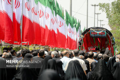 شعار مرگ بر منافق در سیل جمعیت عزاداران شهدای اقتدار