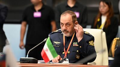 بازدید وزیر دفاع ایران از ناوشکن پیشرفته «کایفنگ»