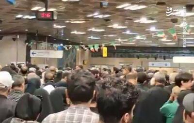 فیلم/ شعار مرگ بر آمریکا و مرگ بر اسرائیل در مترو