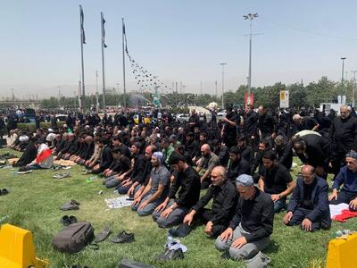 اقامه نماز جماعت در مراسم تشیع پیکر شهدا - پارس فوتبال