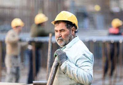 دولت باید چتر حمایتی را بر سر کارگران بگستراند