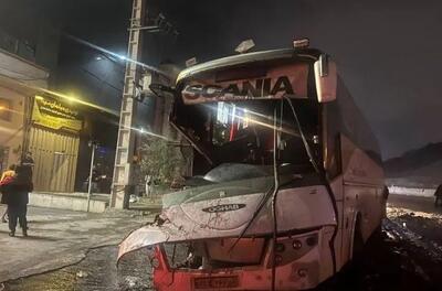 واژگونی یک دستگاه اتوبوس در جاده انار به مهریز
