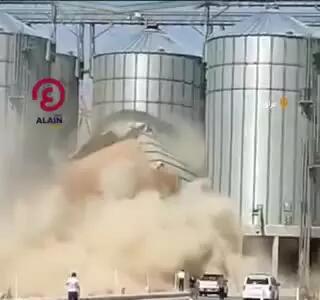 لحظه فرو ریختن یک سیلوی گندم در استان ذی‌قار عراق