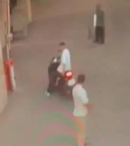 فیلم هولناک درگیری با سلاح سرد در خیابان بخاطر تسویه حساب شخصی | 8 تیر 1404