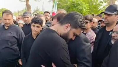 لحظه جانسوز در خاکسپاری شهید حاجی زاده | فرزند شهید حاجی‌زاده در آغوش مخبر | 8 تیر 1404