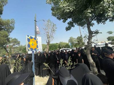 ببینید | پیکر مطهر سردار حاجی زاده وارد قطعه مدافعان حرم شد