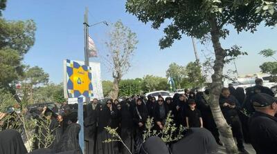 مراسم خاکسپاری سردار شهید حاجی زاده برگزار شد - مردم سالاری آنلاین
