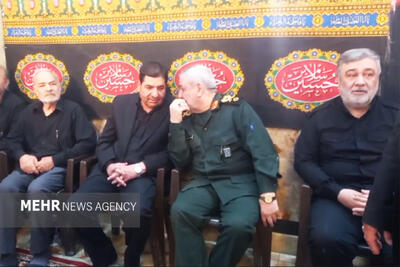 حضور محمد مخبر در مراسم تدفین سپهبد شهید حسین سلامی