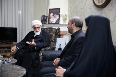  دیدار تولیت آستان قدس رضوی با خانواده شهید نوجوان «متین صفاییان» 