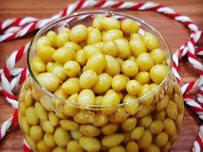 طرز تهیه ترشی غوره – غوره شور با سرکه و آب نمک