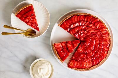 طرز تهیه تارت توت فرنگی با ژله