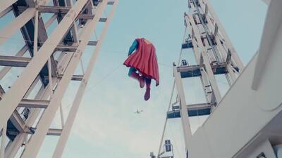 ببینید؛ مجسمه سوپرمن بر فراز بلندترین برج لندن