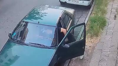لحظه عجیب سرقت ضبط خودروی سواری در گیشا تهران با ماسک و کلاه!